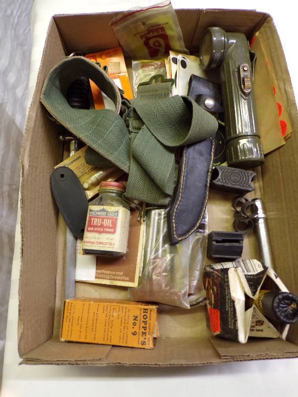 lot 1580 image: Mixed Lot of Hunting Supplies