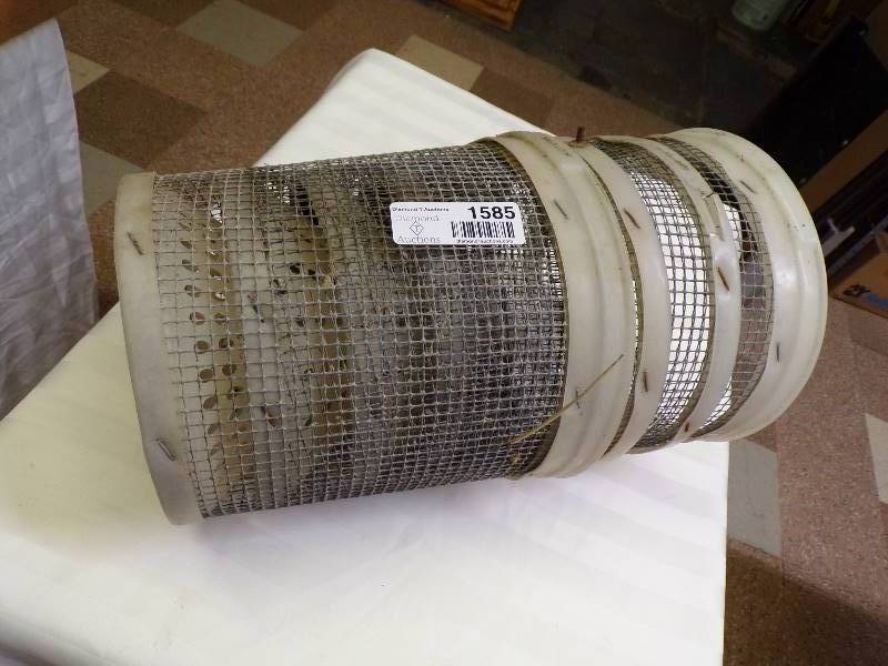 lot 1585 image: Minnow Traps