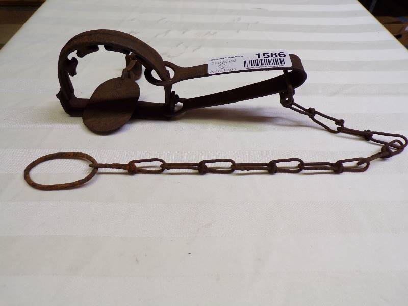 lot 1586 image: Triple Clutch Steel Trap