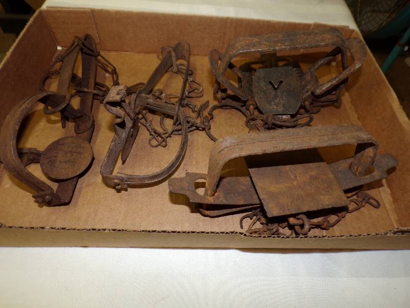 lot 1588 image: 4 Steel Traps