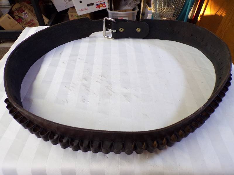 lot 1611 image: Lg. Ammo Belt - 52 - 60 in. holds large Cal. Ammo (444, 44-40, 410 etc)