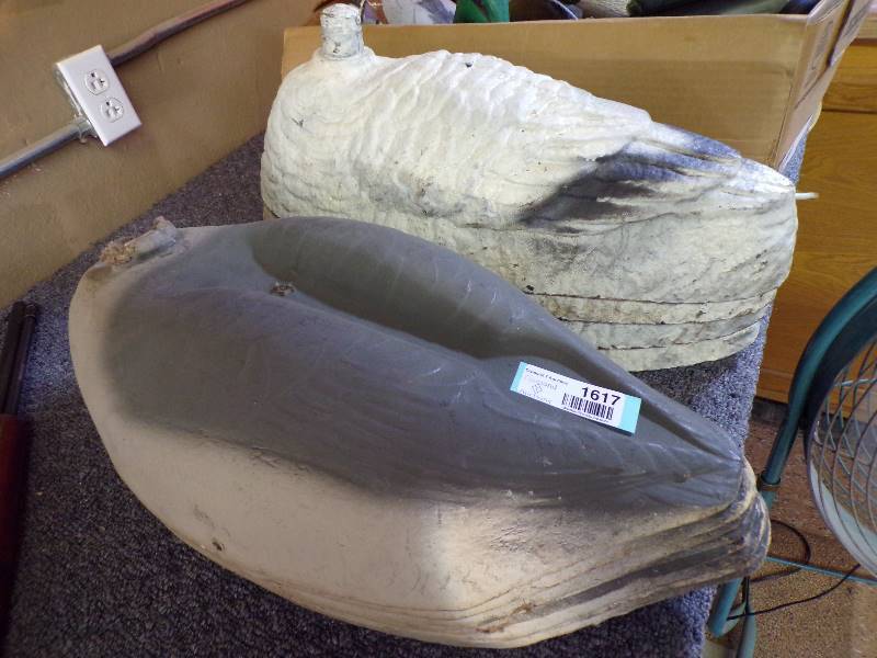 lot 1617 image: Snow and Canadian Geese Decoy Bodies - no heads
