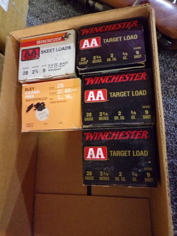 lot 1624 image: 5 Boxes 28 Ga. Reloads