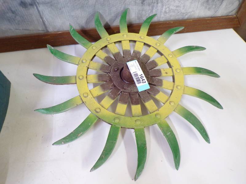 lot 1642 image: Sunflower Yard Art (Top Only)
