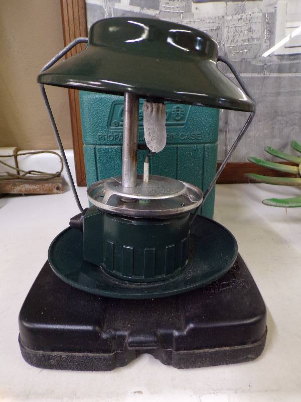 lot 1644 image: Coleman Lantern in Case (takes bottle)