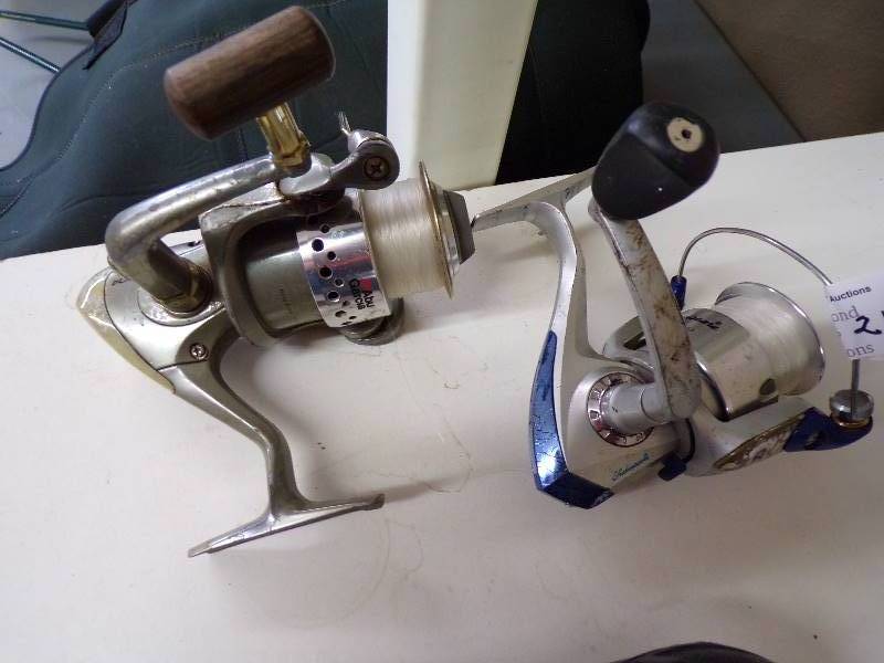 lot 1670 image: 2 Spincast Fishing Reels - one handle nut missing