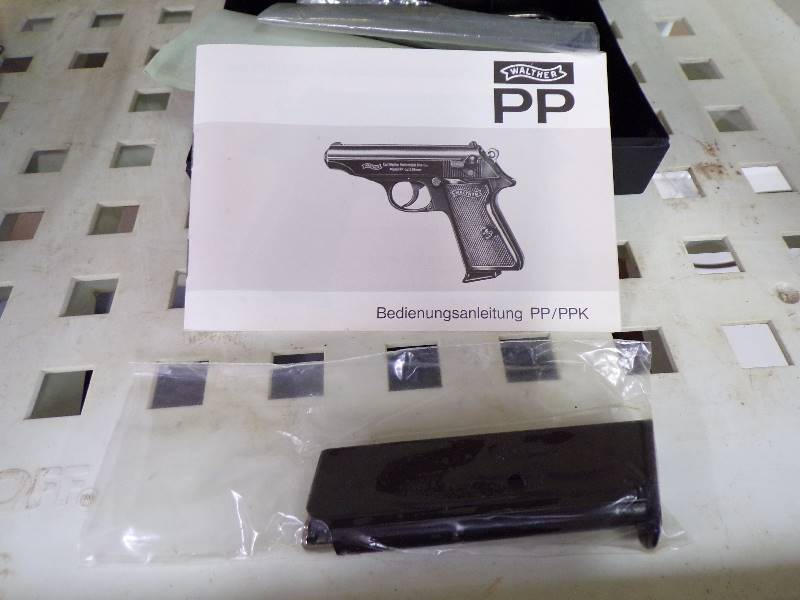 lot 1673 image: Walther 380 Clip and Case - no gun