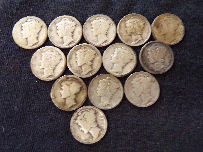 lot 3136 image: 13 - 1910s and 1920s Mercury Dimes