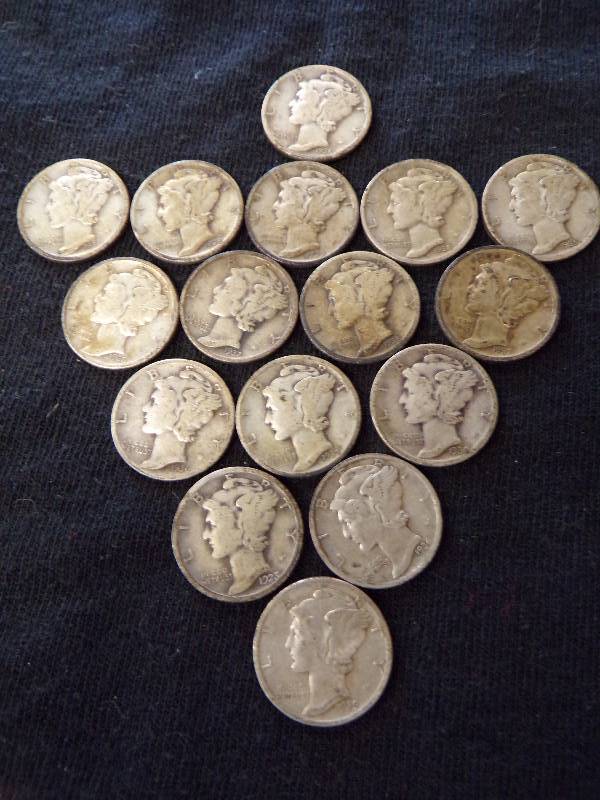 lot 3137 image: 16 - 1930s Mercury Dimes