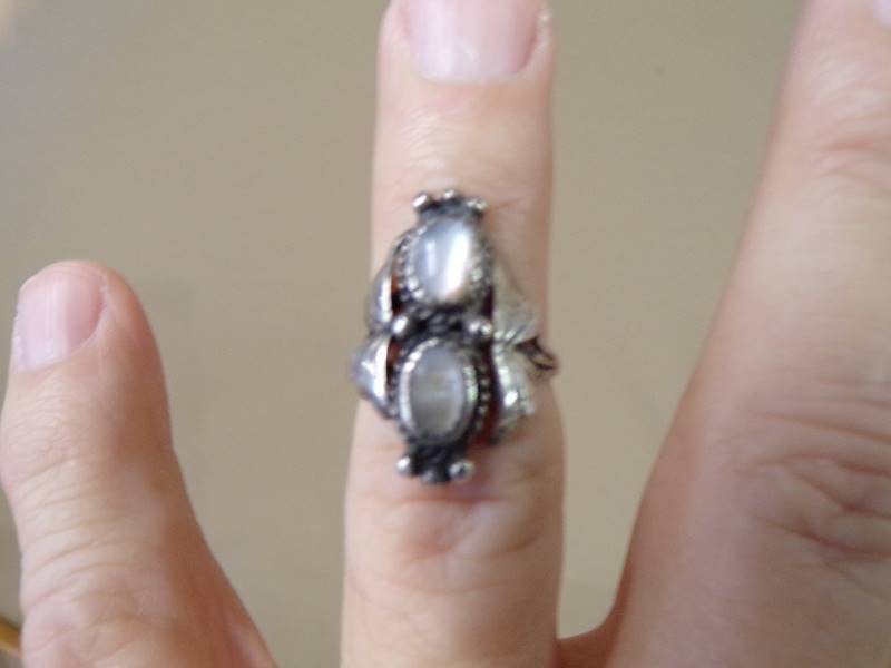 lot 3167 image: Silver Ring wMOP - BM stamp