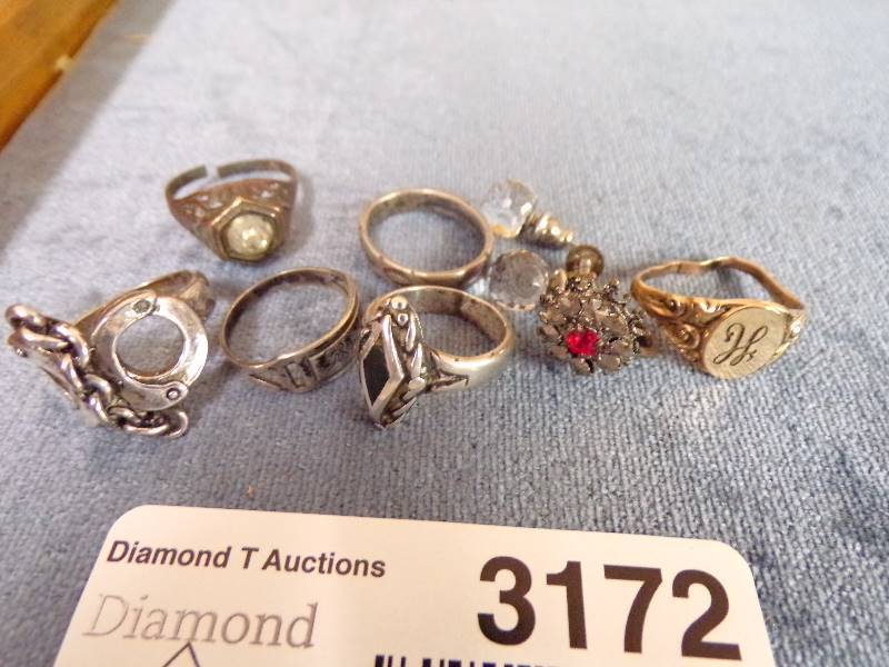 lot 3172 image: 6 Rings and 3 Earrings