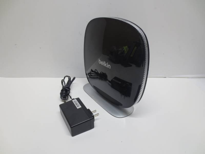 lot 1011 image: Belkin gigabit router