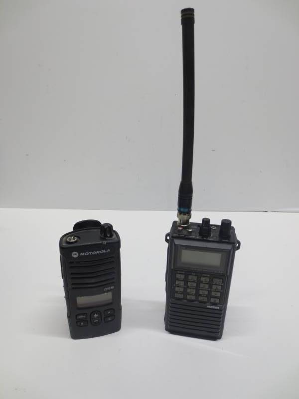 lot 1013 image: Lot of misc radios