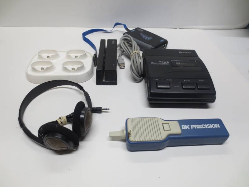 lot 1015 image: lot of misc electronics