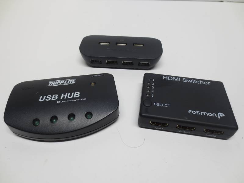 lot 1016 image: Lot of 3, 2 usb hubs and 1 hdmi switch