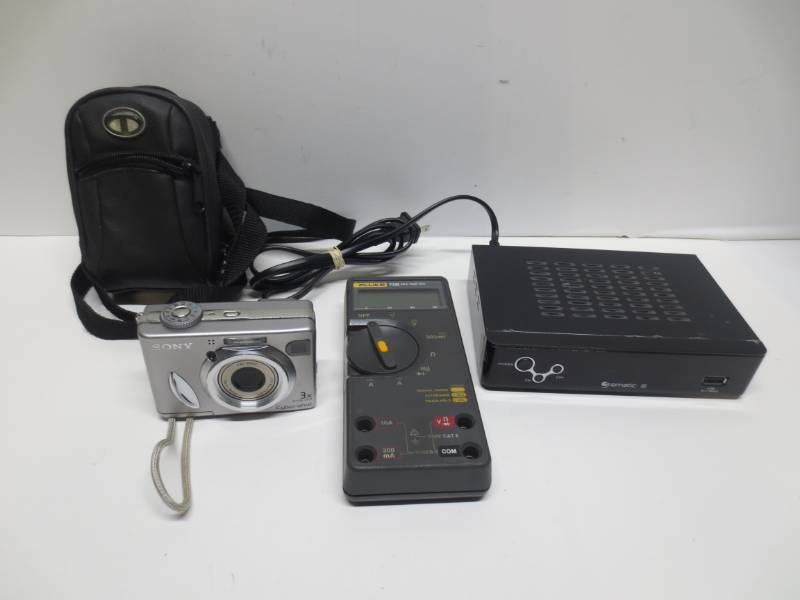 lot 1017 image: Lot of misc electronics