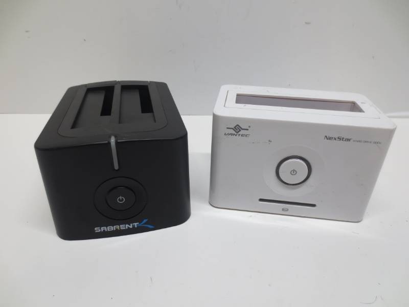lot 1032 image: Lot of 2 hard drive docks