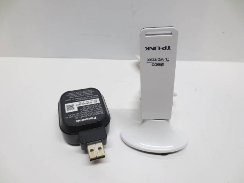 lot 1034 image: Wireless usb adapters