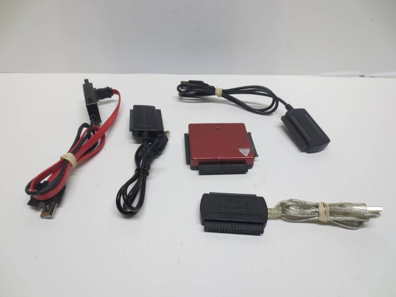 lot 1040 image: Lot of misc drive adapters