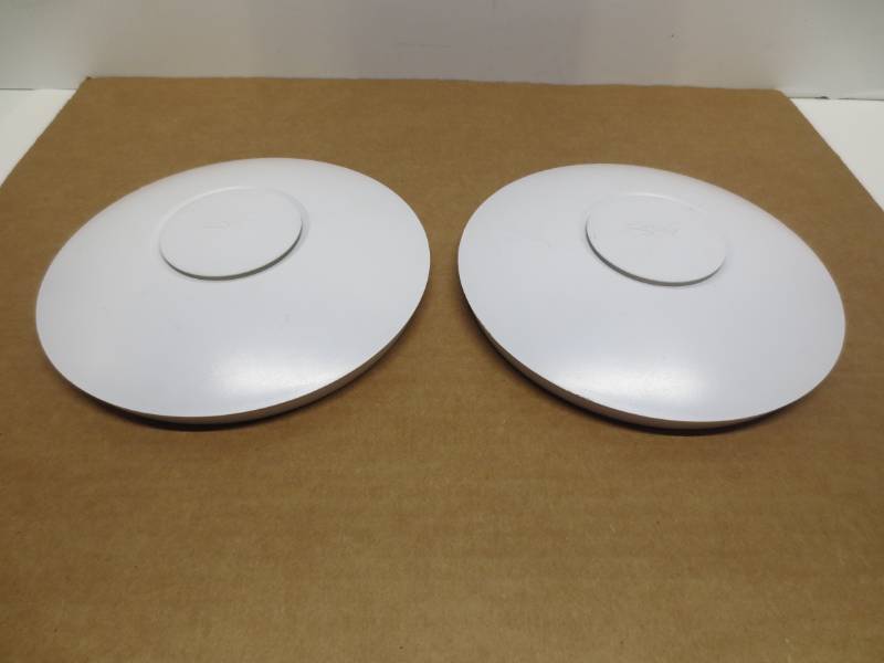 lot 1052 image: Lot of 2 unifi ubiquiti networks model APLR