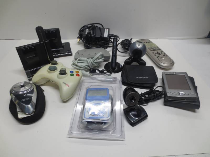 lot 1053 image: Lot of misc electronics