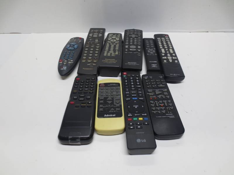lot 1091 image: Lot of misc remotes