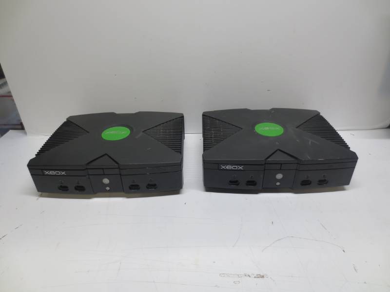 lot 1186 image: Lot of 2 xbox consoles