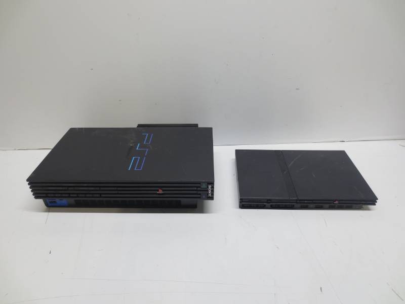 lot 1190 image: Lot of 2 ps2 consoles