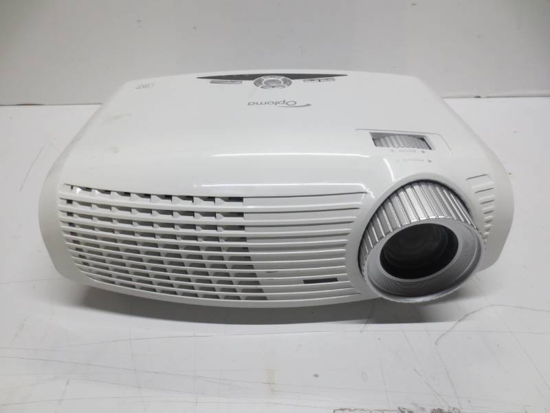 lot 1213 image: Optoma projector