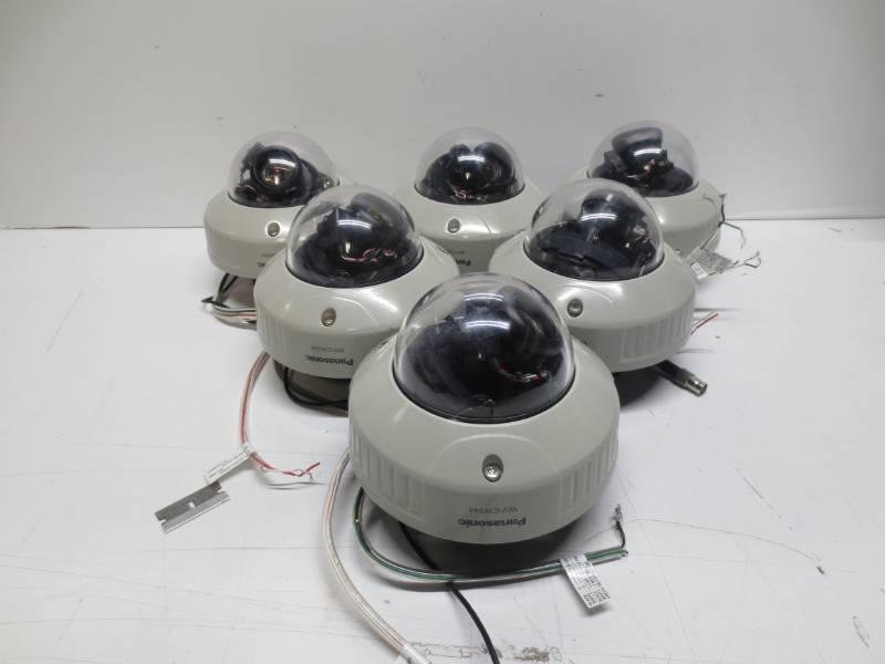 lot 1218 image: Lot of 6 panasonic WV-CW244 CCTV cameras