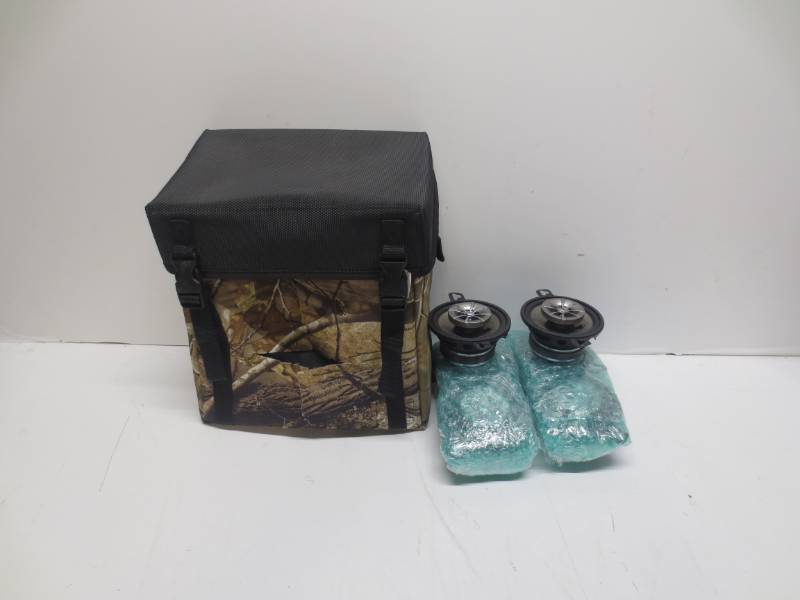 lot 1236 image: Lot of misc speakers and bag