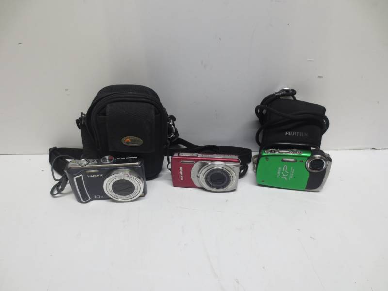 lot 1252 image: Lot of 3 cameras, Panasonic Lumix DMC-TZ4, Olympus stylus 7010, Fujifilm XP watershockprooffreeze proof