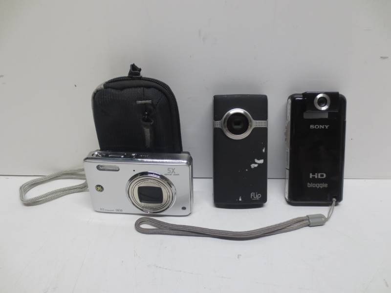 lot 1253 image: Lot of 3, camera, and 2 camcorders