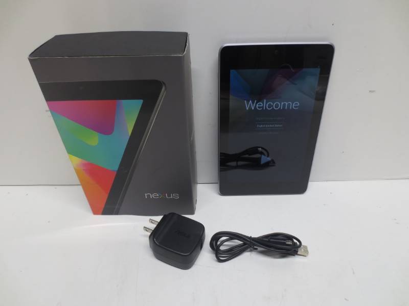 lot 1262 image: Asus nexus 7 tablet with box and charger