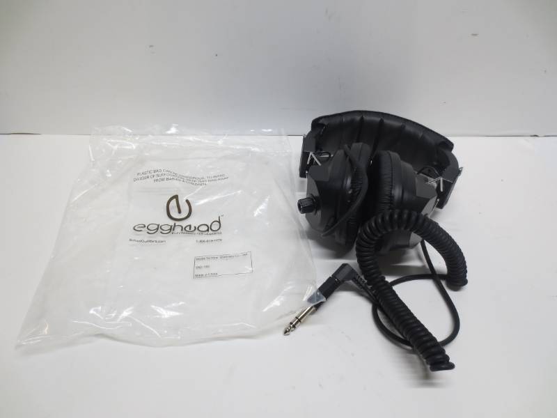 lot 1154 image: New in package egghead headphones 14