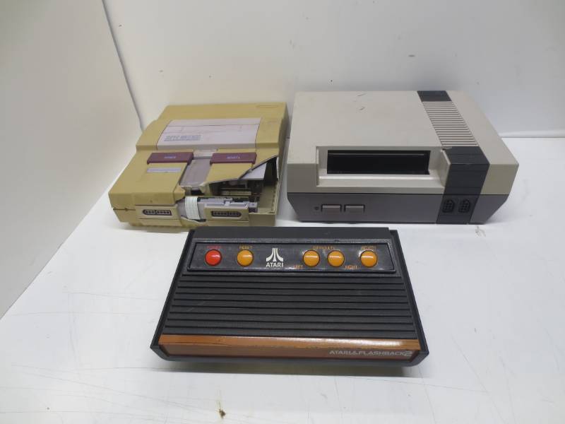 lot 1188 image: SNES, NES, and Atari flashback 2 (items need repair, see images for details)