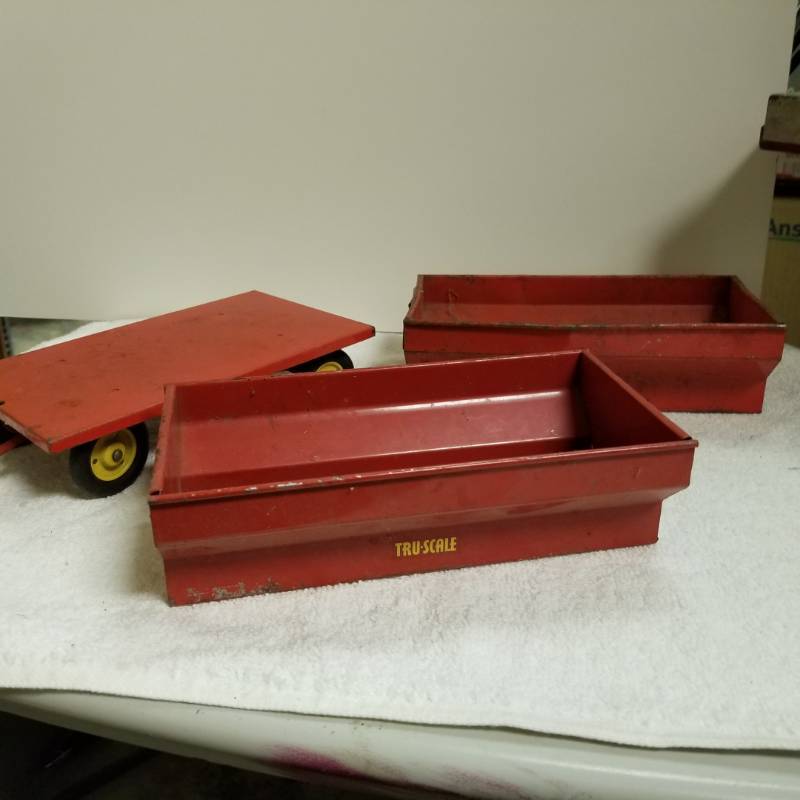 lot 3211 image: Tru-Scale Flat bed Trailer w2 grain beds, used, See Pix