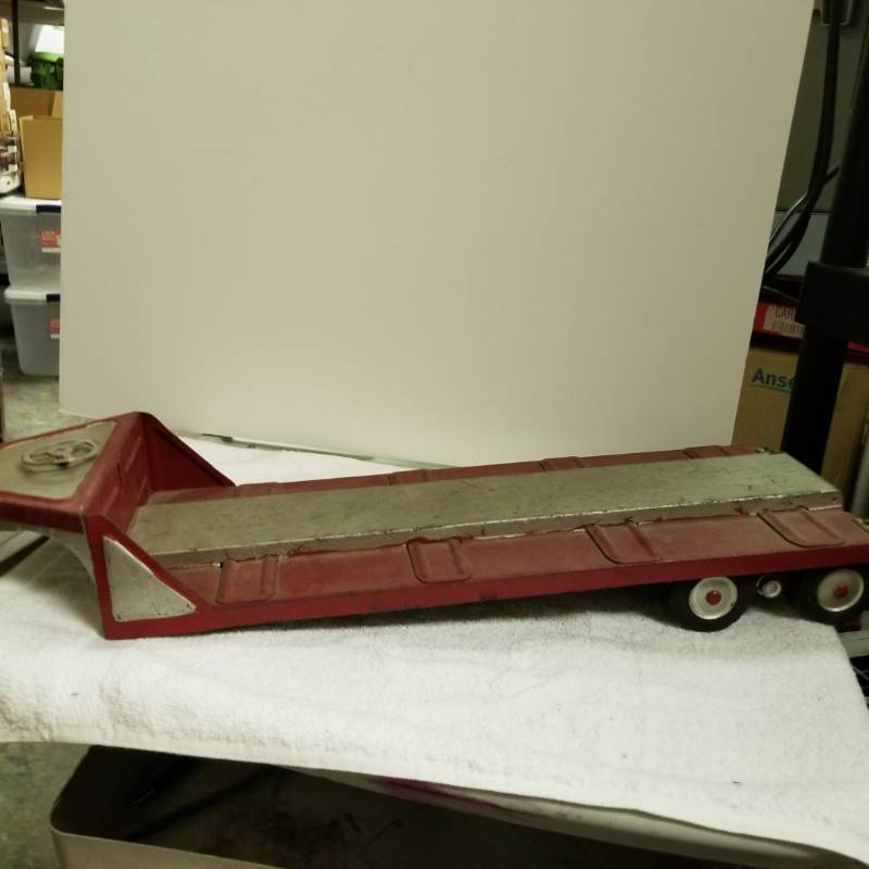 lot 3221 image: Semi Trailer Flatbed wtandem duels, 24 in.long x 7.5 in. wide, used, see Pix