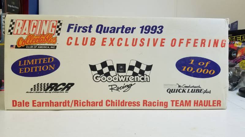lot 3226 image: Racing Collectables Goodwrench Team Hauler, 1 of 10000, 164 scale, NIB, See Pix