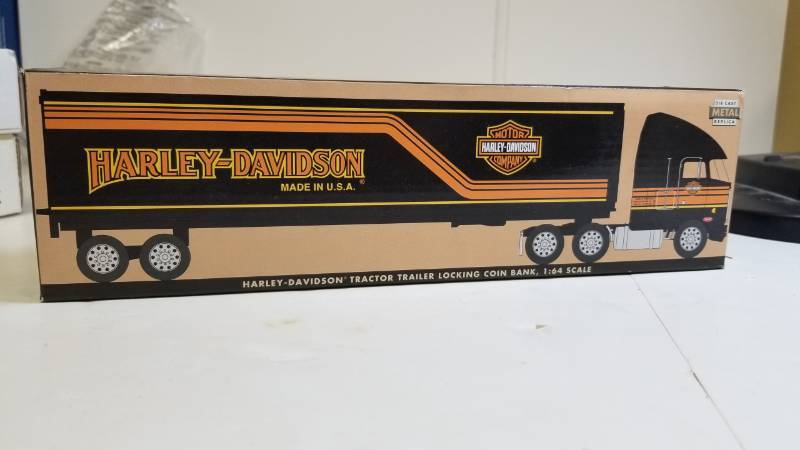 lot 3230 image: Harley Davidson Tractor Trailer Locking Coin Bank, 164 Scale, NIB