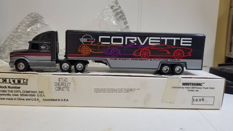 lot 3231 image: Ertl White GMC Cab wCORVETTE Drop-Bed Trailer, 164 scale, NIB