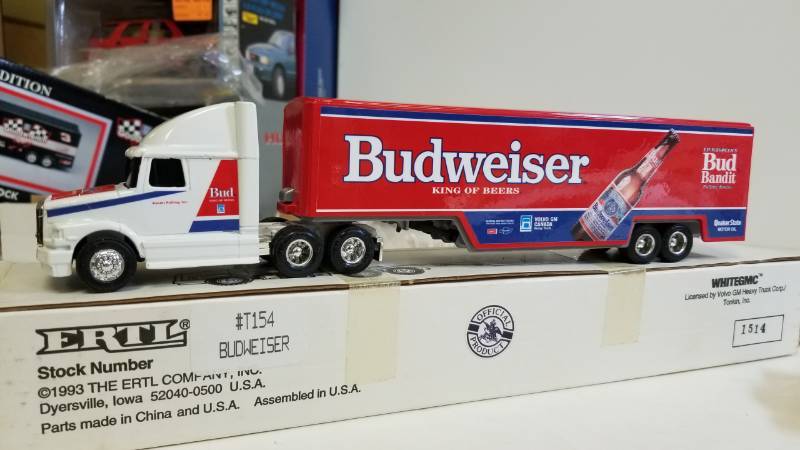 lot 3245 image: ERTL Semi, 164 scale, BUDWEISER Beer, NIB