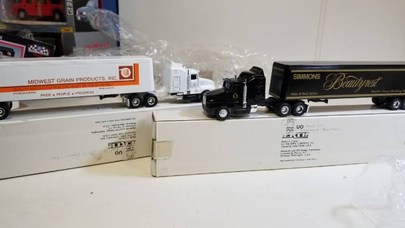 lot 3249 image: 2 ERTL Semi, both 164 scale, 1) MIDWEST GRAIN PRODUCTS Inc. Semi  2) BEAUTYREST Semi, NIB