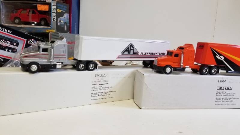 lot 3254 image: 2 ERTL Semi, both 164 scale, 1) ALLEN FREIGHT LINES Semi  2) ALLIED movers Semi, NIB