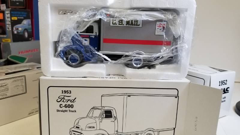 lot 3280 image: First Gear 1953 Ford C-600 Straight Truck, 134 scale, NIB