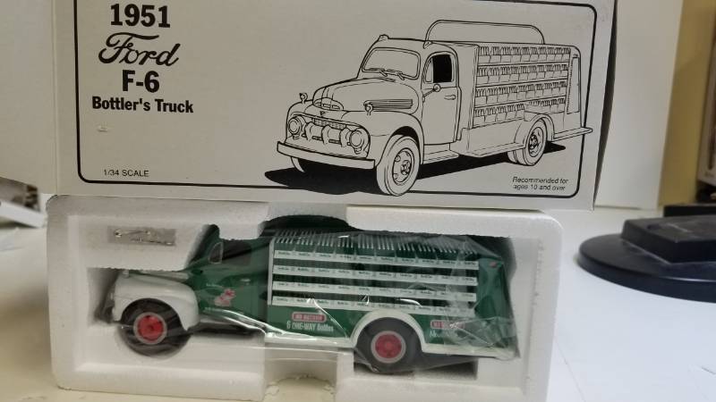 lot 3283 image: First Gear 1951 Ford F-6 Pepsi Truck, 134 scale,  NIB, See Pix
