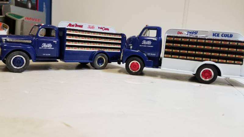 lot 3288 image: First Gear 1951 Ford F-6 Pepsi Truck, 134 scale,  new but not in box, See Pix
