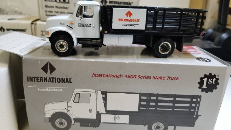lot 3289 image: First Gear International 4900 Series Tstake Truck, 154 scale, NIB