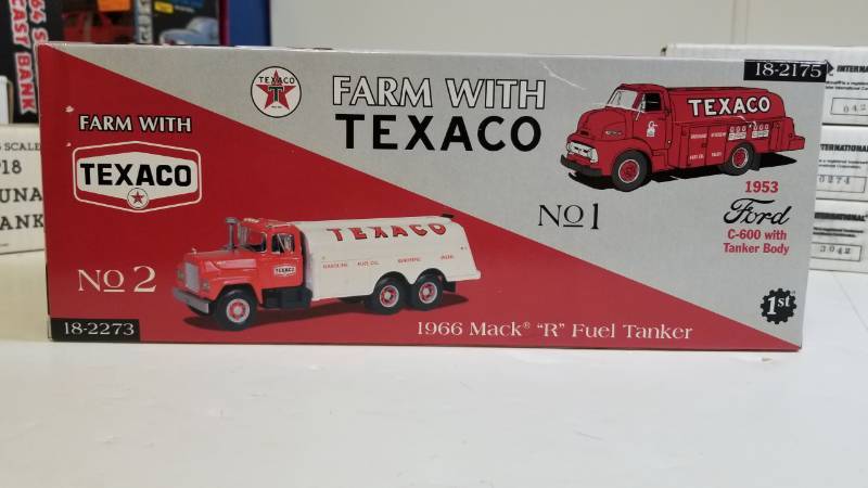 lot 3294 image: First Gear 1966 Mack R Fuel Tanker wTEXACO Tanker Body , NIB