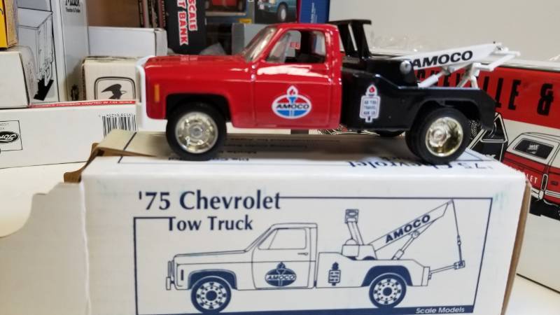 lot 3297 image: Ertl 1975 Chevy AMACO Tow Truck, Scalew Mode, #04321, NIB